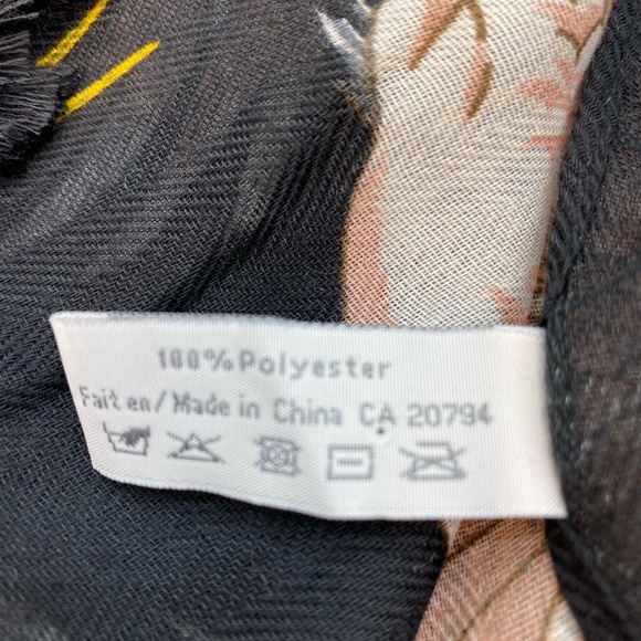 NWOT Women’s Large Crane Scarf - Picture 4 of 5